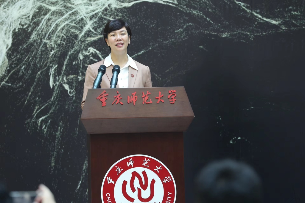 必赢线路检测中心党委书记张艳讲话并宣布展览开幕。受访者供图 华龙网发